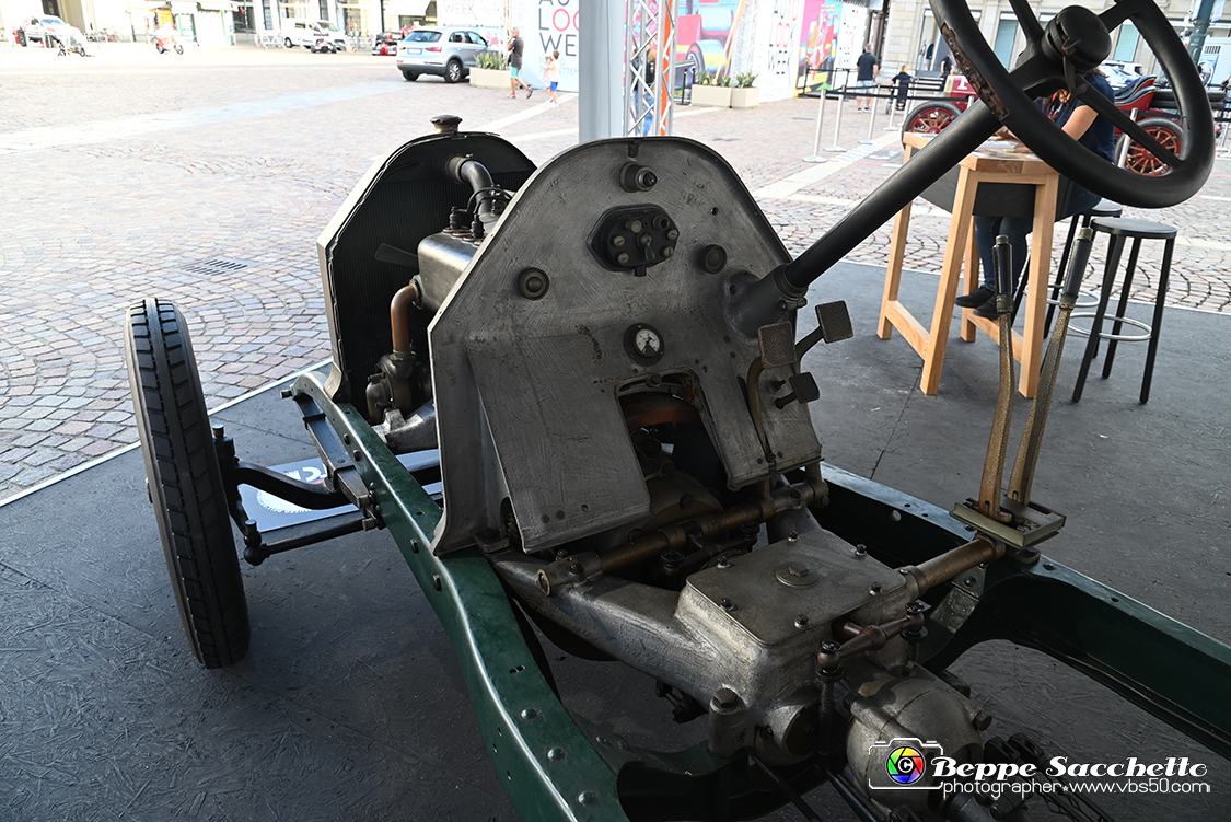 VBS_3853 - Autolook Week - Le auto in Piazza San Carlo.jpg